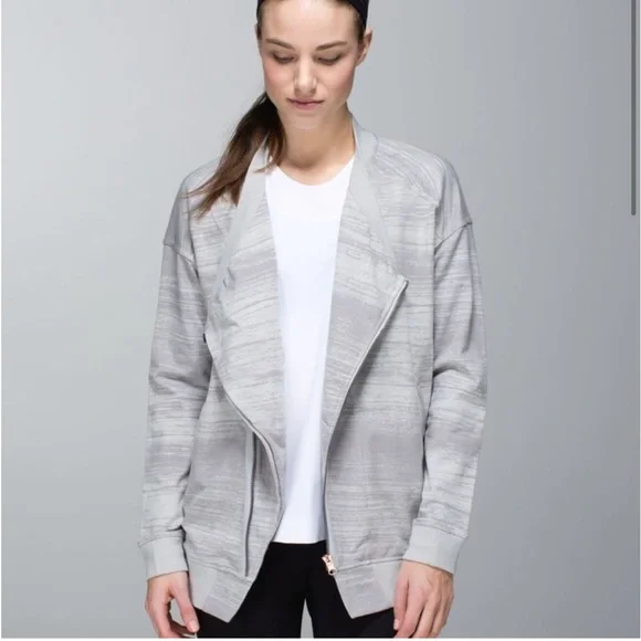 Lululemon Mula Bundle Wrap Jacket in Silver Spoon (Gray) - Picture 2 of 4